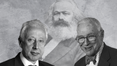 Pérsio Arida (esq.), Kenneth Arrow (dir.) e Karl Marx (centro).